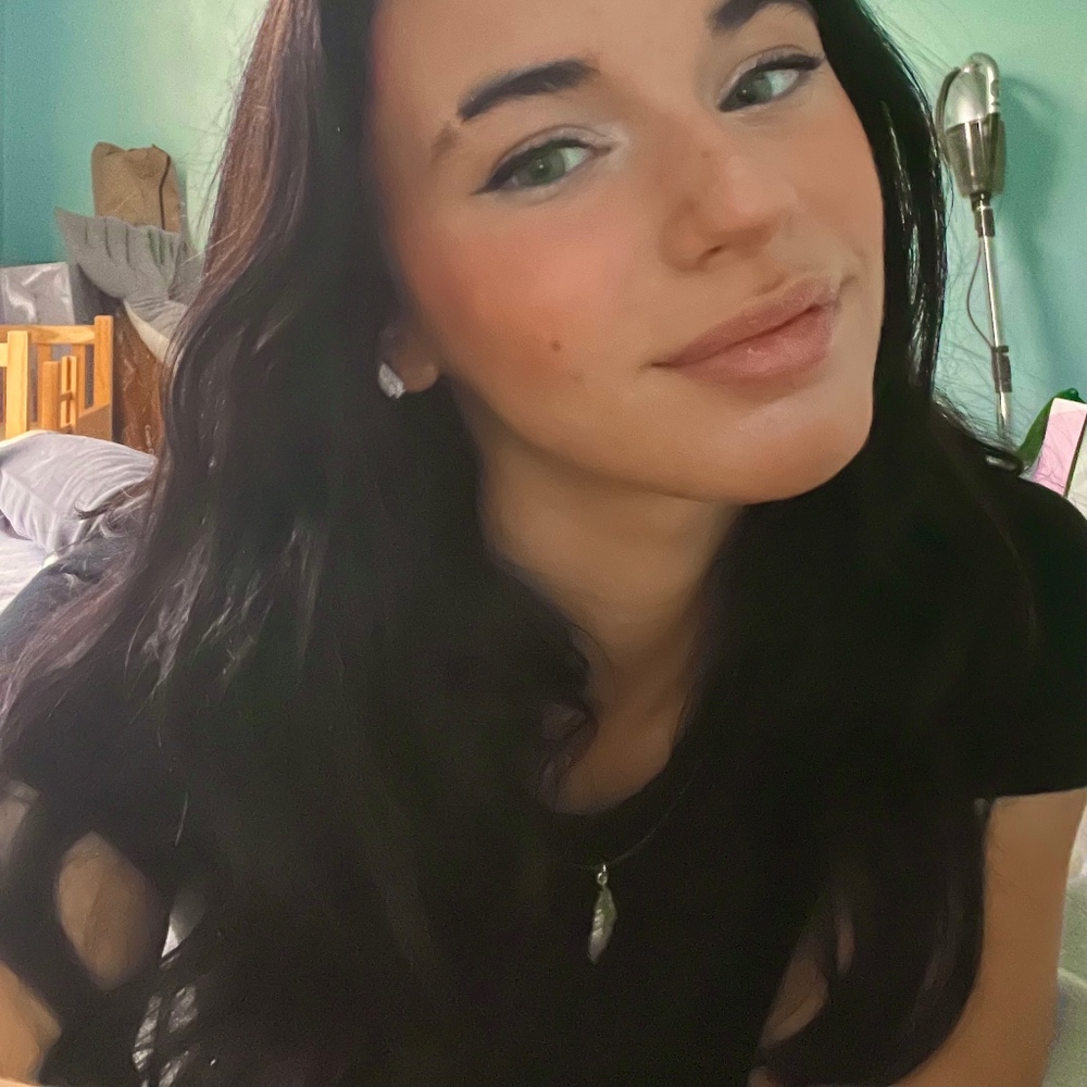 Meet your Posher, Claire